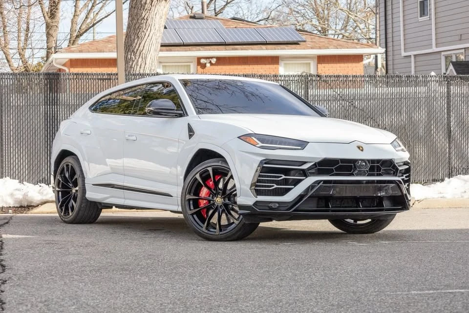 2022 Lamborghini Urus - Image 2 of 5