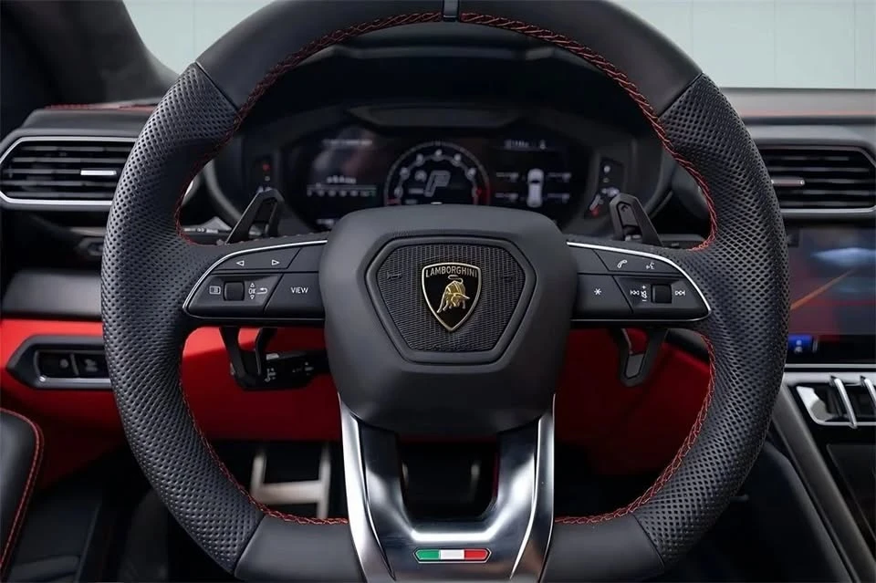 2022 Lamborghini Urus - Image 16 of 18