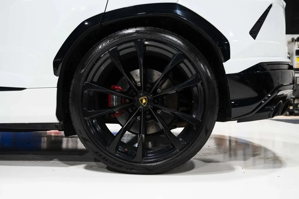 2022 Lamborghini Urus - Image 15 of 20