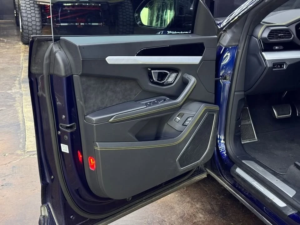 2022 Lamborghini Urus - Image 8 of 10