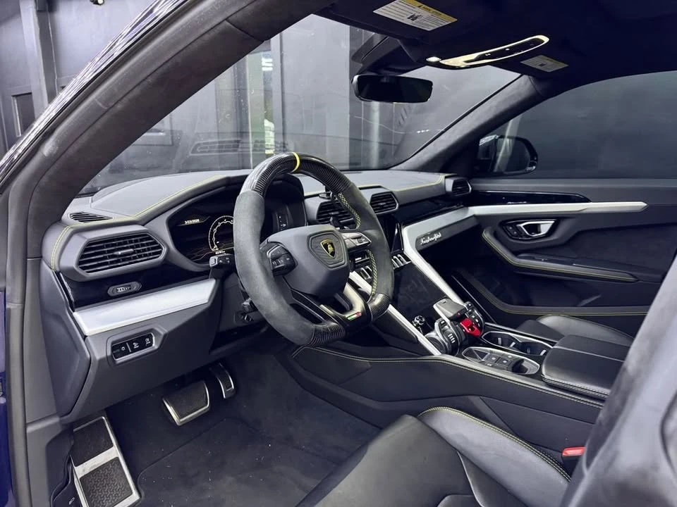 2022 Lamborghini Urus - Image 9 of 10