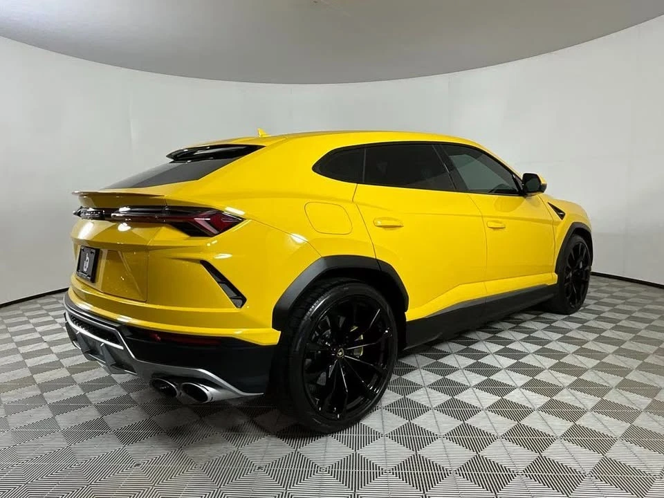 2022 Lamborghini Urus - Image 17 of 19
