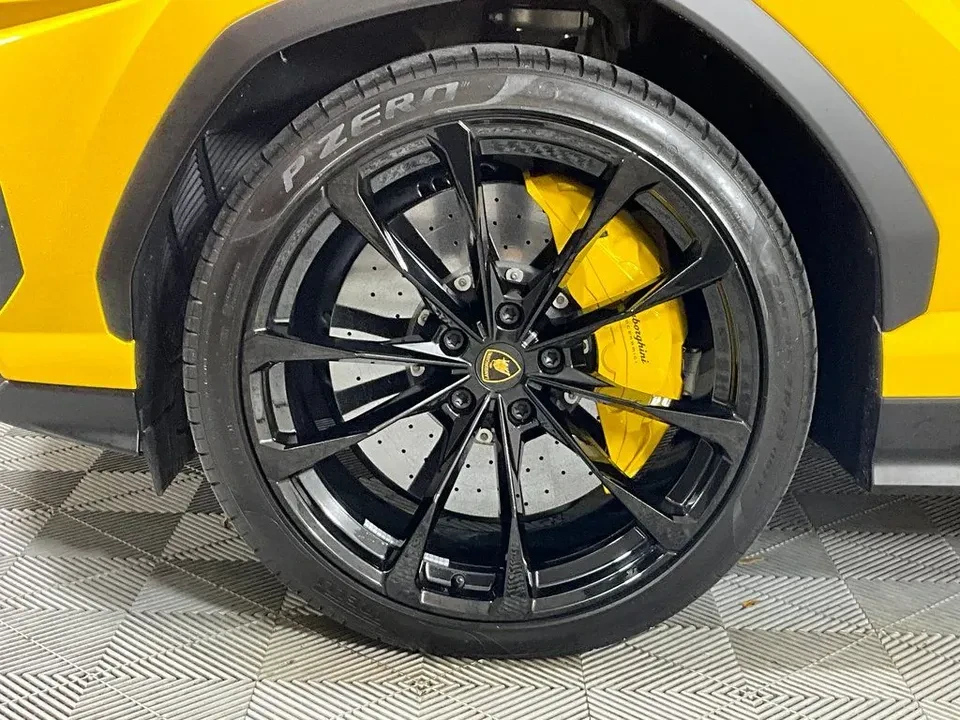2022 Lamborghini Urus - Image 4 of 19