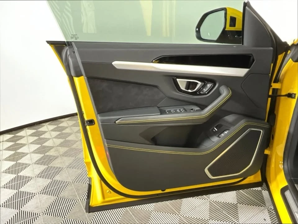 2022 Lamborghini Urus - Image 18 of 20