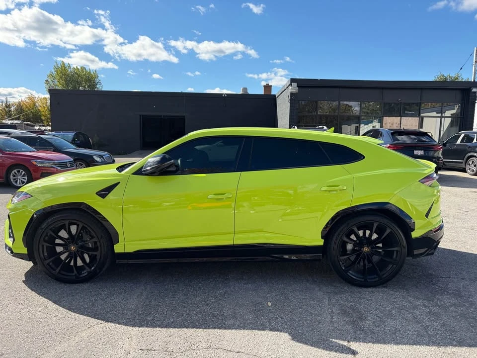 2022 Lamborghini Urus - Image 8 of 9