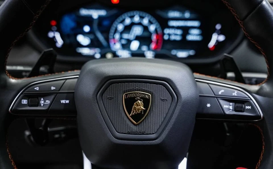 2022 Lamborghini Urus - Image 16 of 19