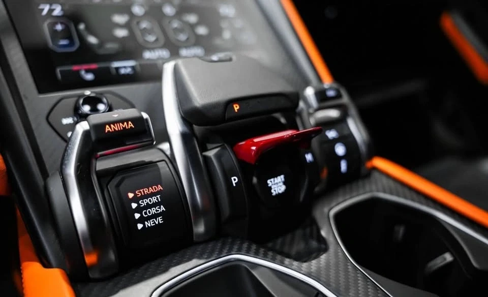 2022 Lamborghini Urus - Image 15 of 19