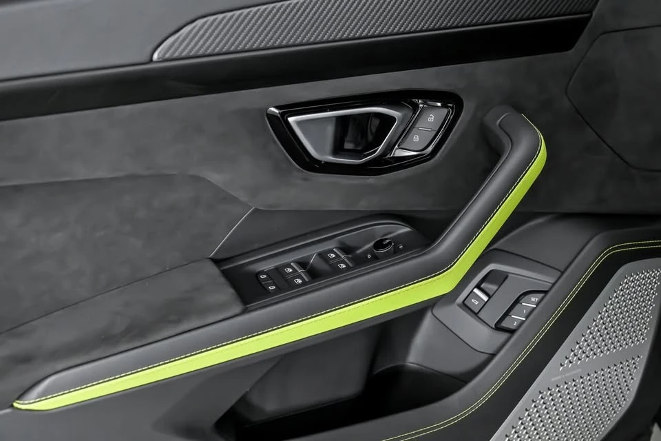 2022 Lamborghini Urus - Image 13 of 14