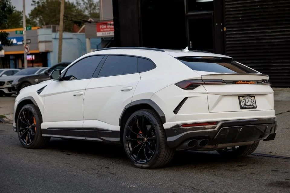 2022 Lamborghini Urus - Image 8 of 15