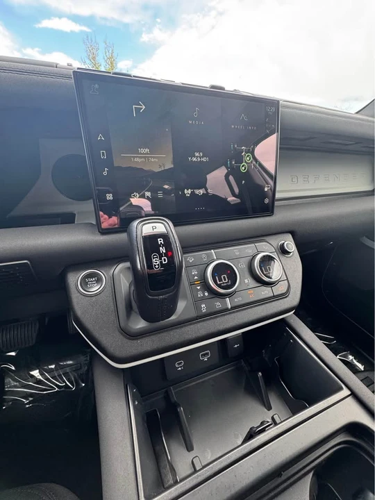 2022 Land Rover Defender L663 - Image 17 of 19