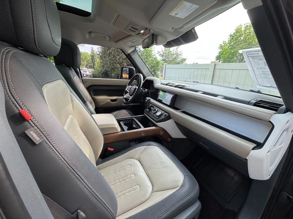 2022 Land Rover - Image 25 of 31
