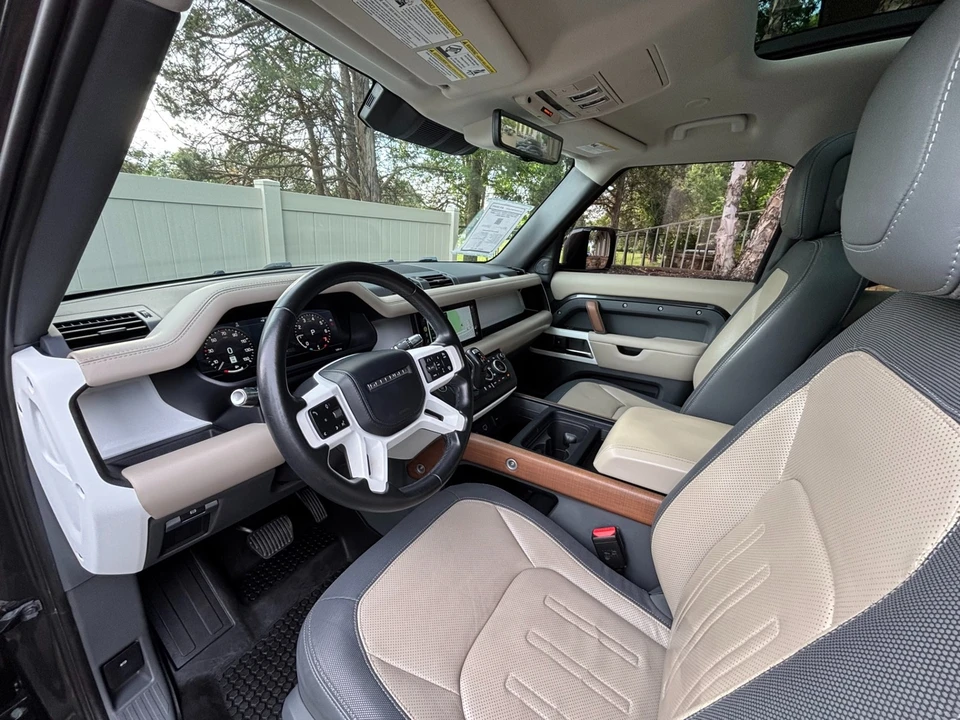 2022 Land Rover - Image 10 of 31