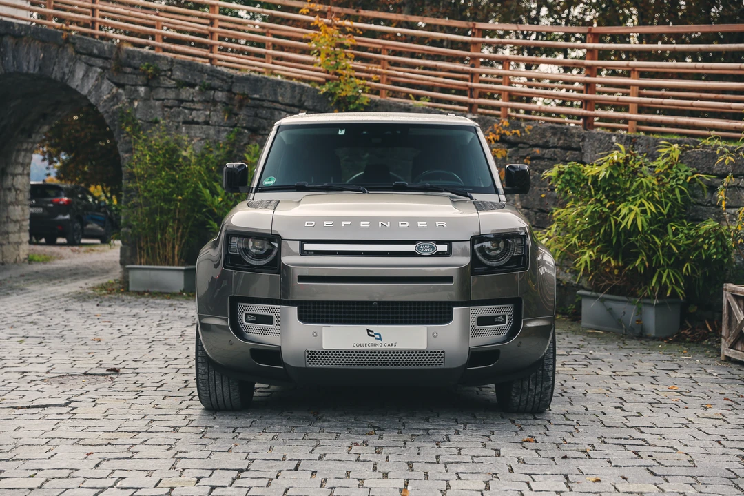 2022 Land Rover Defender L663 - Image 2 of 31