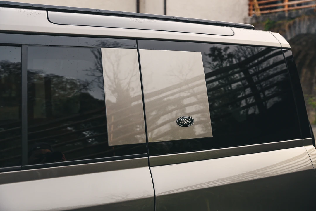 2022 Land Rover Defender L663 - Image 30 of 31