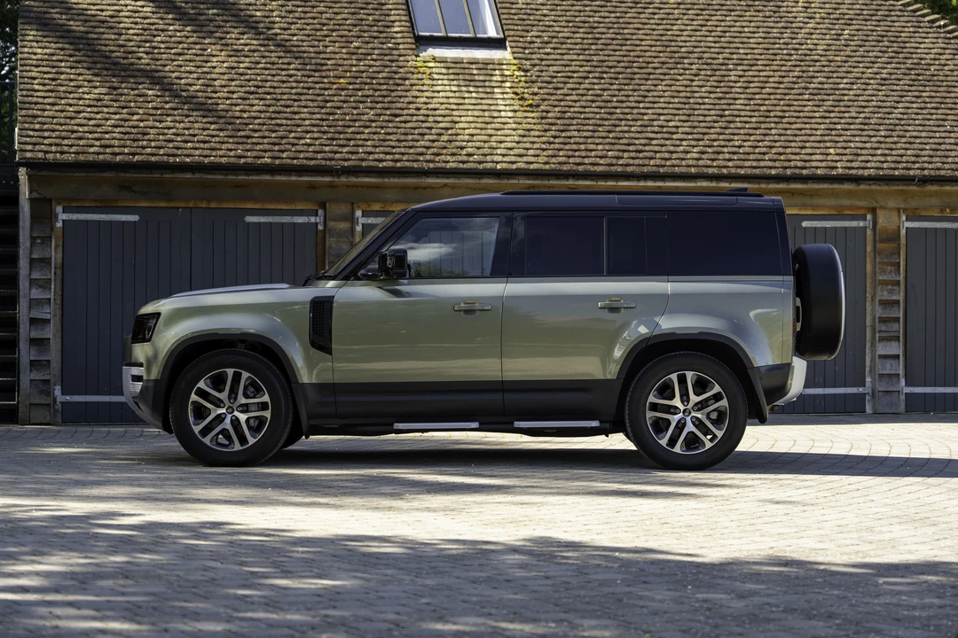 2022 Land Rover Defender L663 - Image 8 of 31