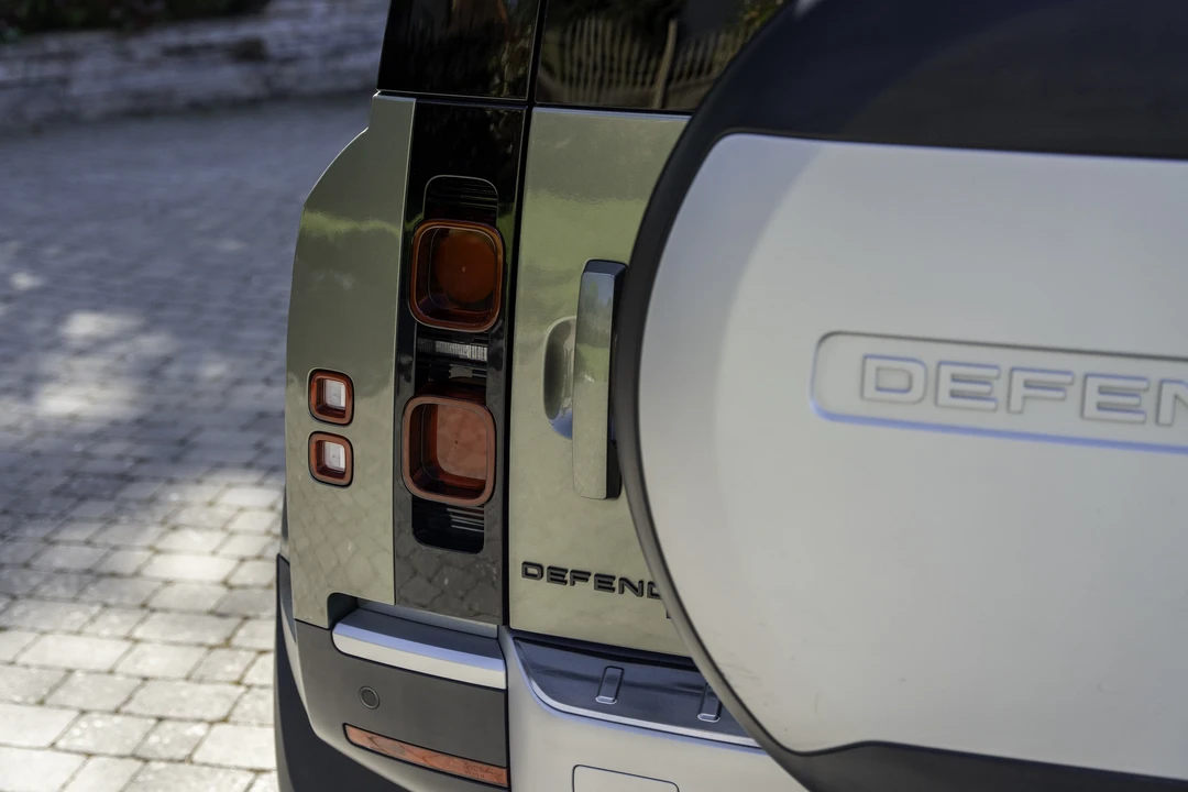 2022 Land Rover Defender L663 - Image 14 of 31