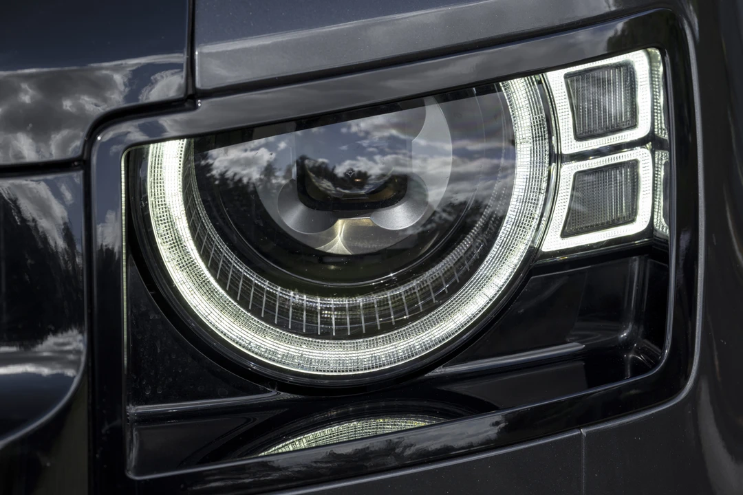 2022 Land Rover Defender L663 - Image 14 of 31