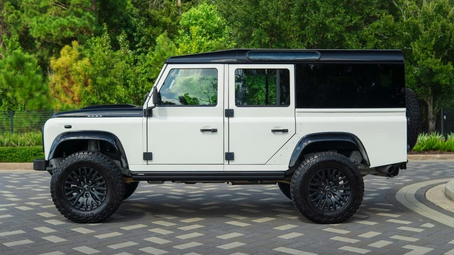 2022 Land Rover Defender L663 - Image 2 of 20