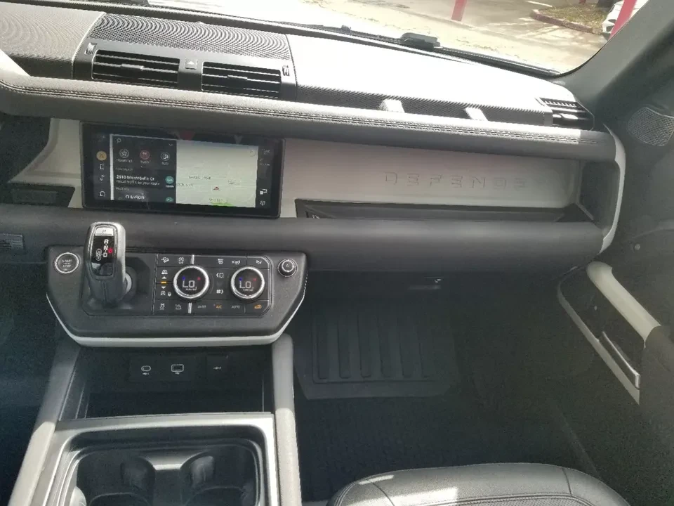 2022 Land Rover Defender L663 - Image 8 of 19