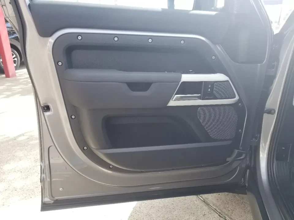 2022 Land Rover Defender L663 - Image 13 of 19