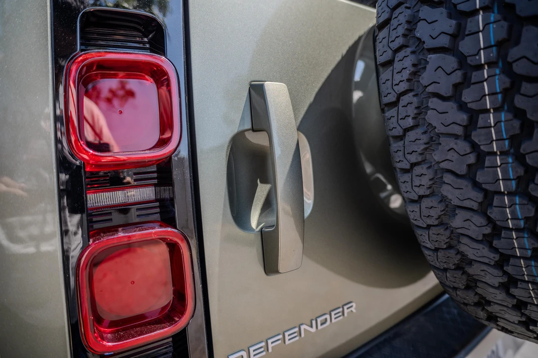 2022 Land Rover Defender L663 - Image 17 of 31