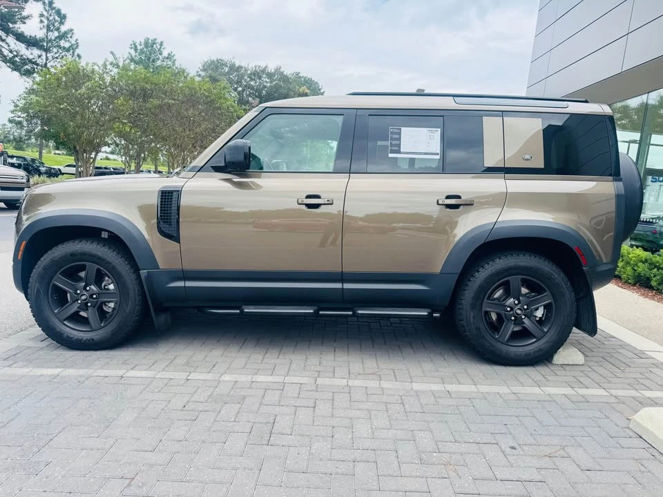 2022 Land Rover Defender L663 - Image 3 of 10