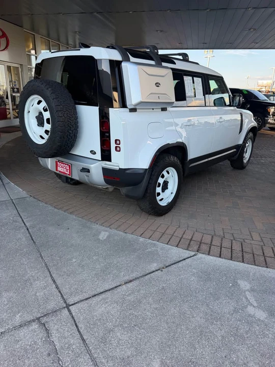 2022 Land Rover Defender L663 - Image 2 of 9
