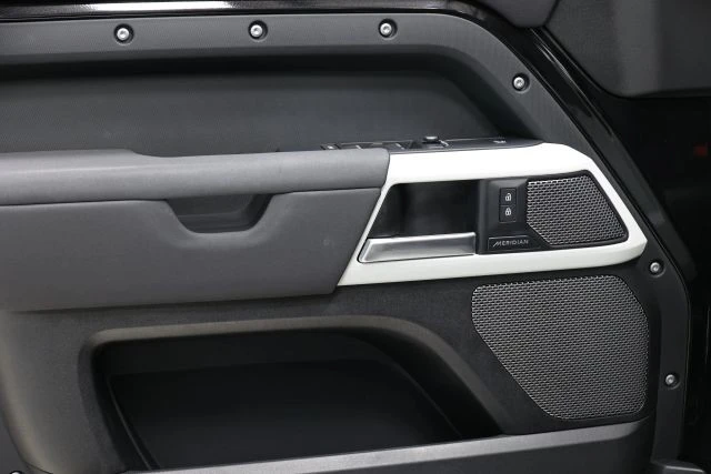 2022 Land Rover Defender L663 - Image 10 of 31