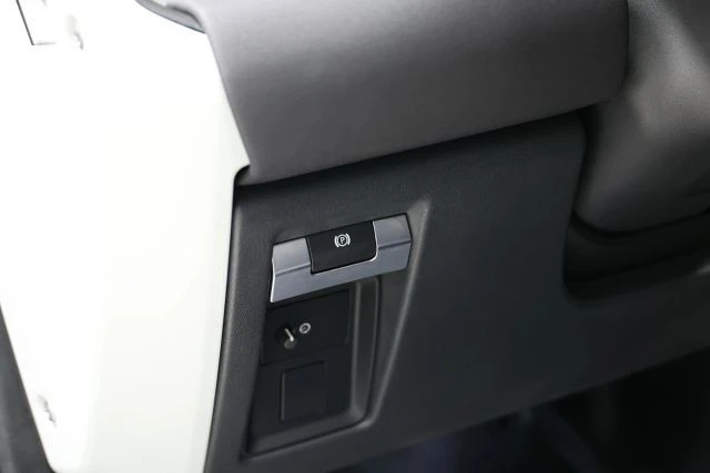 2022 Land Rover Defender L663 - Image 18 of 31