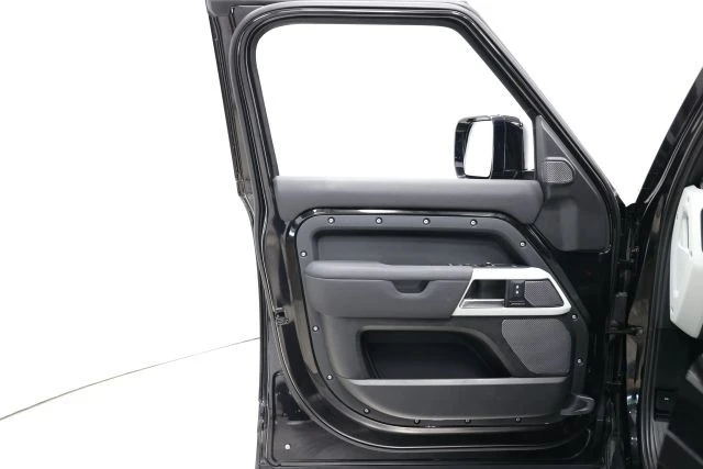 2022 Land Rover Defender L663 - Image 9 of 31