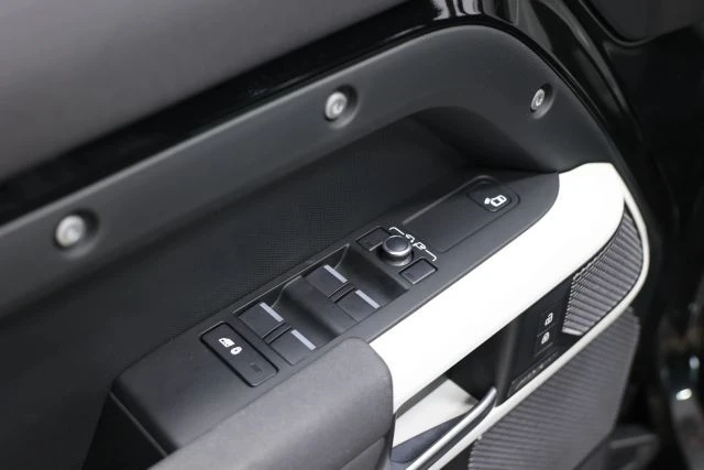 2022 Land Rover Defender L663 - Image 11 of 31