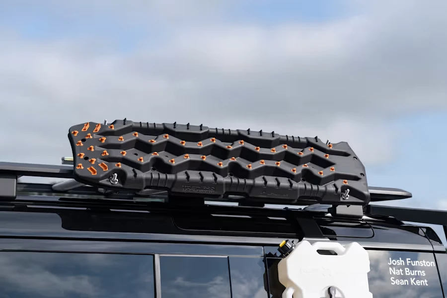 2022 Land Rover Defender L663 - Image 8 of 31