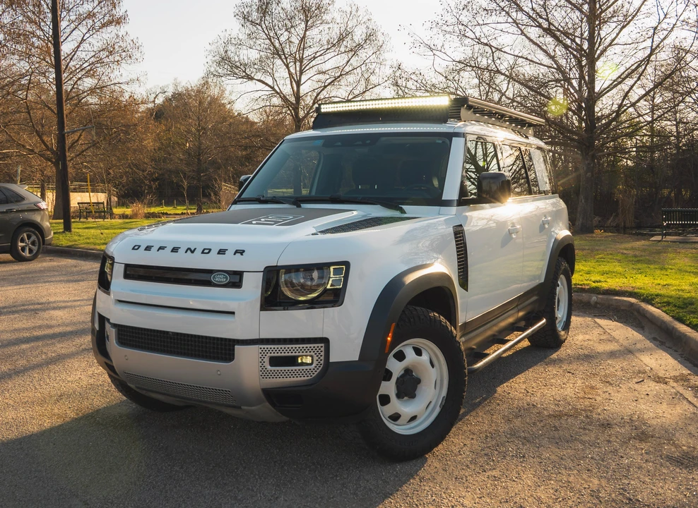 2022 Land Rover Defender L663 - Image 8 of 31