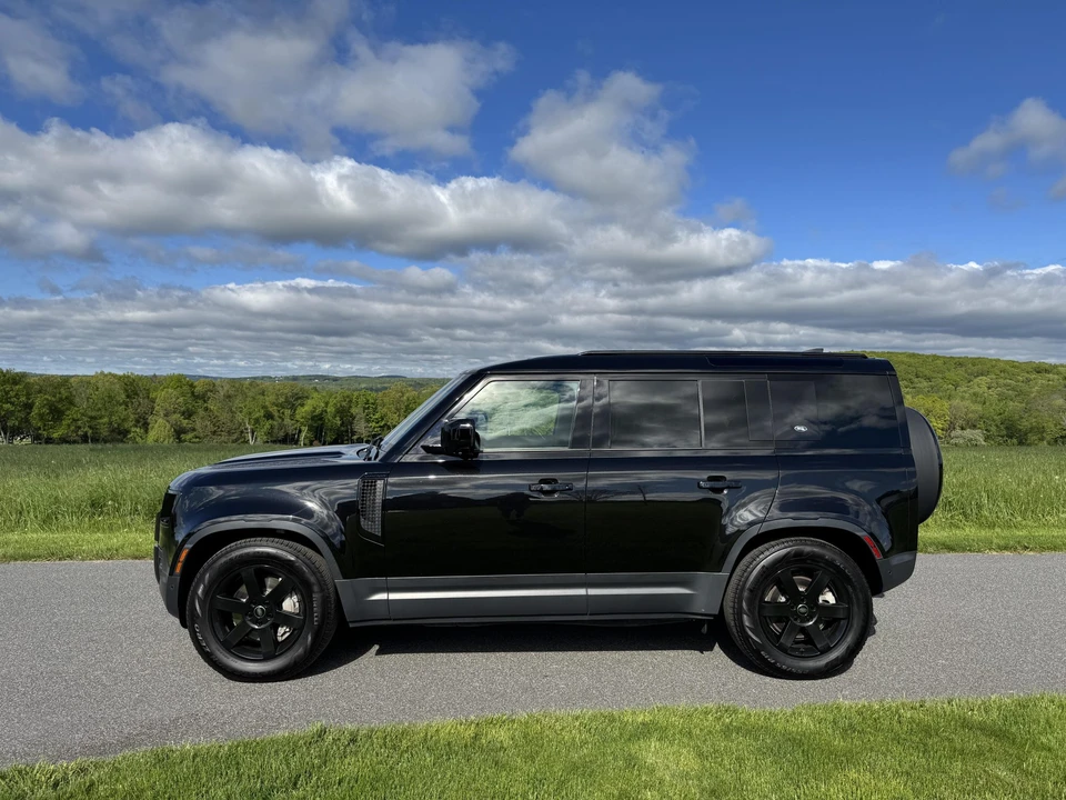 2022 Land Rover Defender L663 - Image 9 of 31