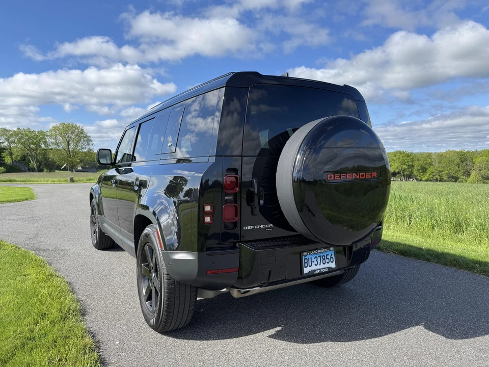 2022 Land Rover Defender L663 - Image 14 of 31