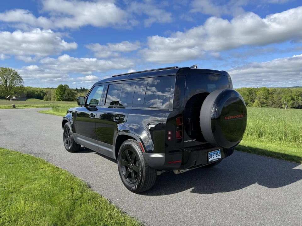 2022 Land Rover Defender L663 - Image 13 of 31