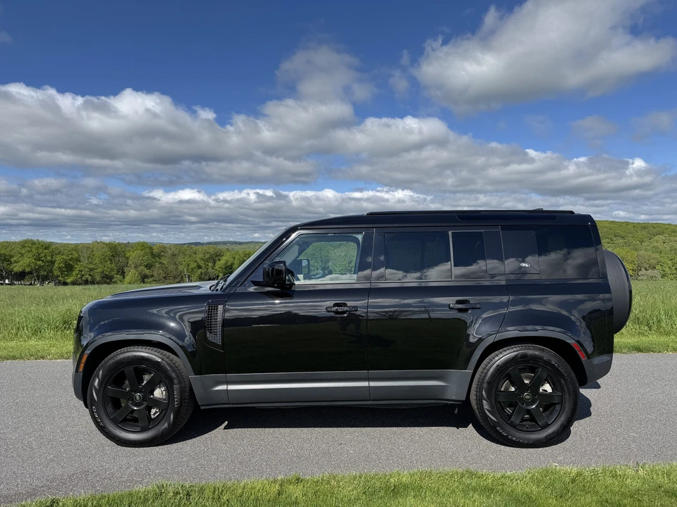 2022 Land Rover Defender L663 - Image 10 of 31