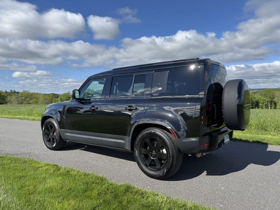 2022 Land Rover Defender L663 - Image 11 of 31