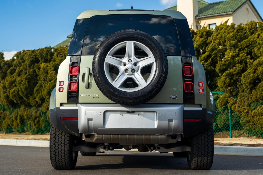 2022 Land Rover Defender L663 - Image 5 of 31