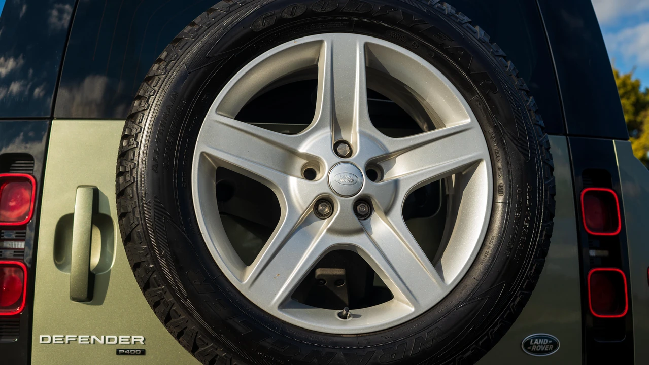 2022 Land Rover Defender L663 - Image 28 of 31