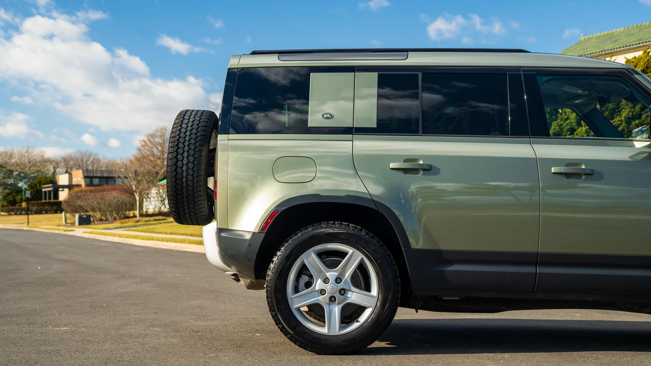 2022 Land Rover Defender L663 - Image 29 of 31