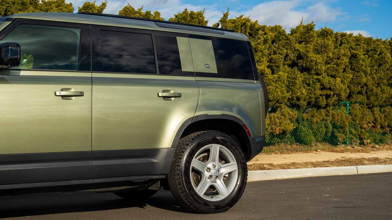 2022 Land Rover Defender L663 - Image 24 of 31