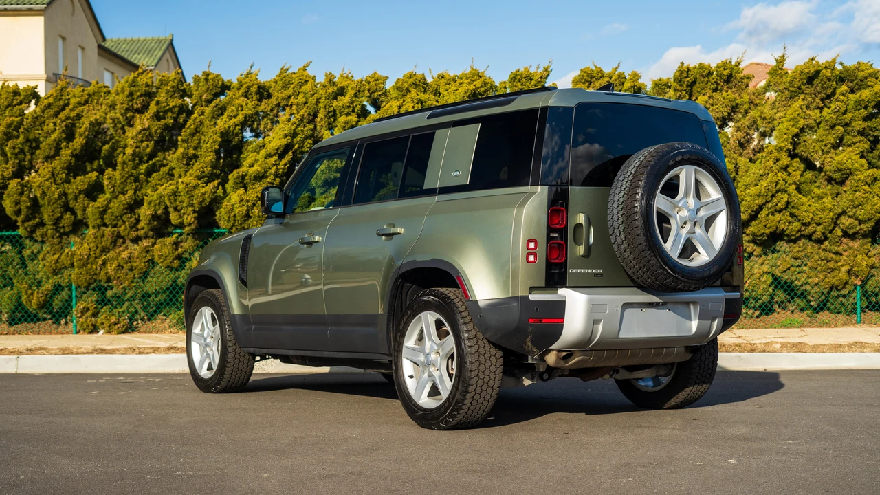 2022 Land Rover Defender L663 - Image 8 of 31