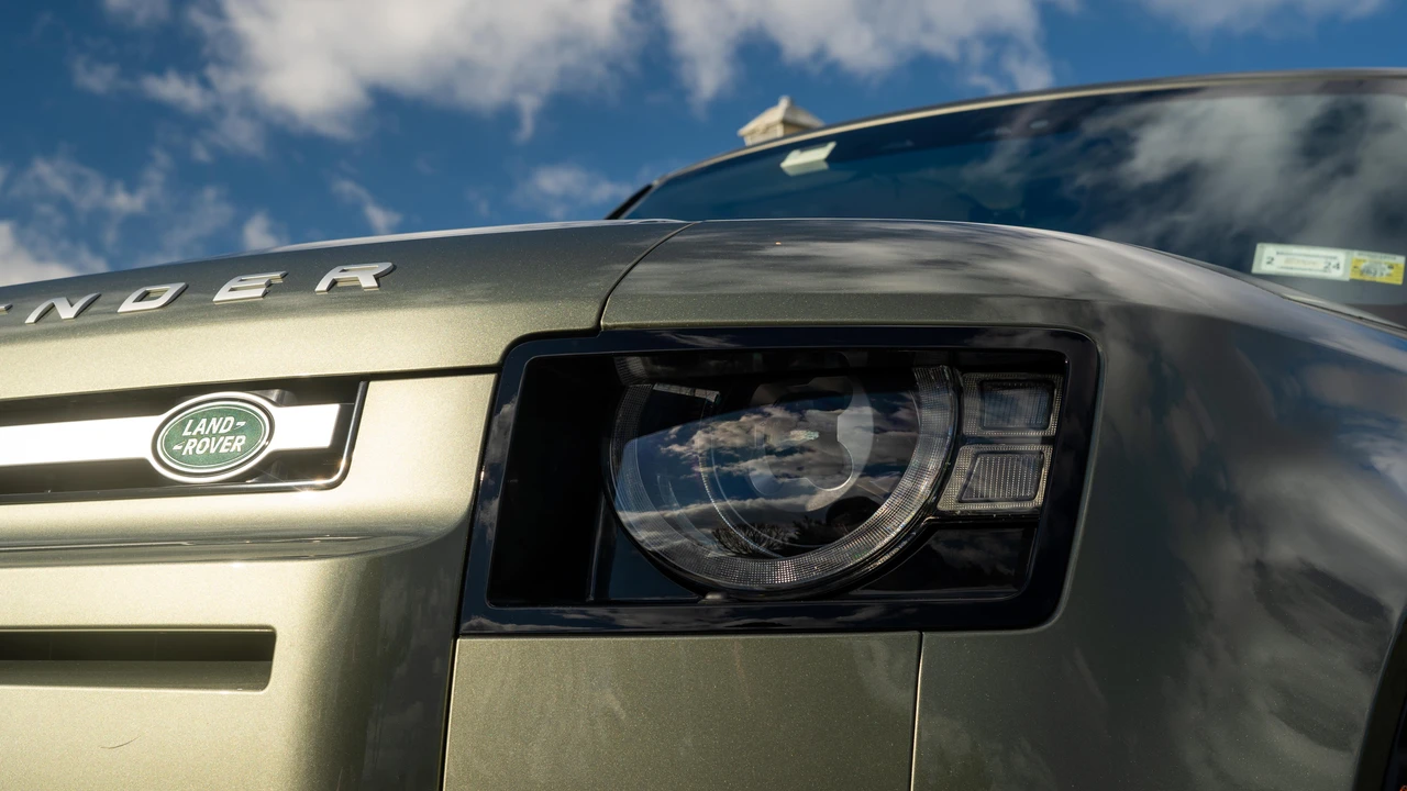 2022 Land Rover Defender L663 - Image 16 of 31