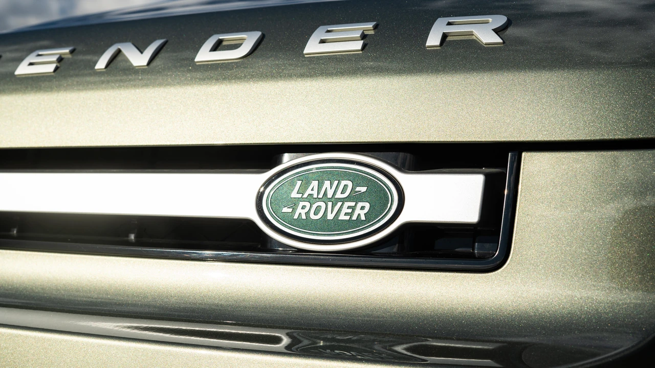 2022 Land Rover Defender L663 - Image 14 of 31