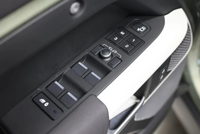 2022 Land Rover Defender L663 - Image 11 of 12