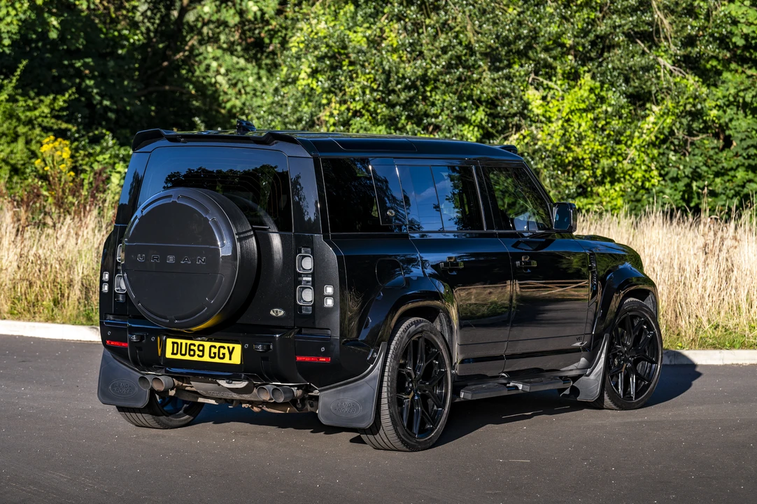 2022 Land Rover Defender 110 - Image 7 of 31