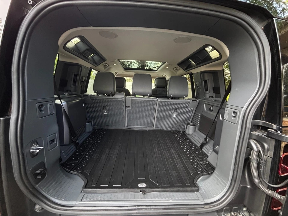 2022 Land Rover Defender L663 - Image 28 of 31
