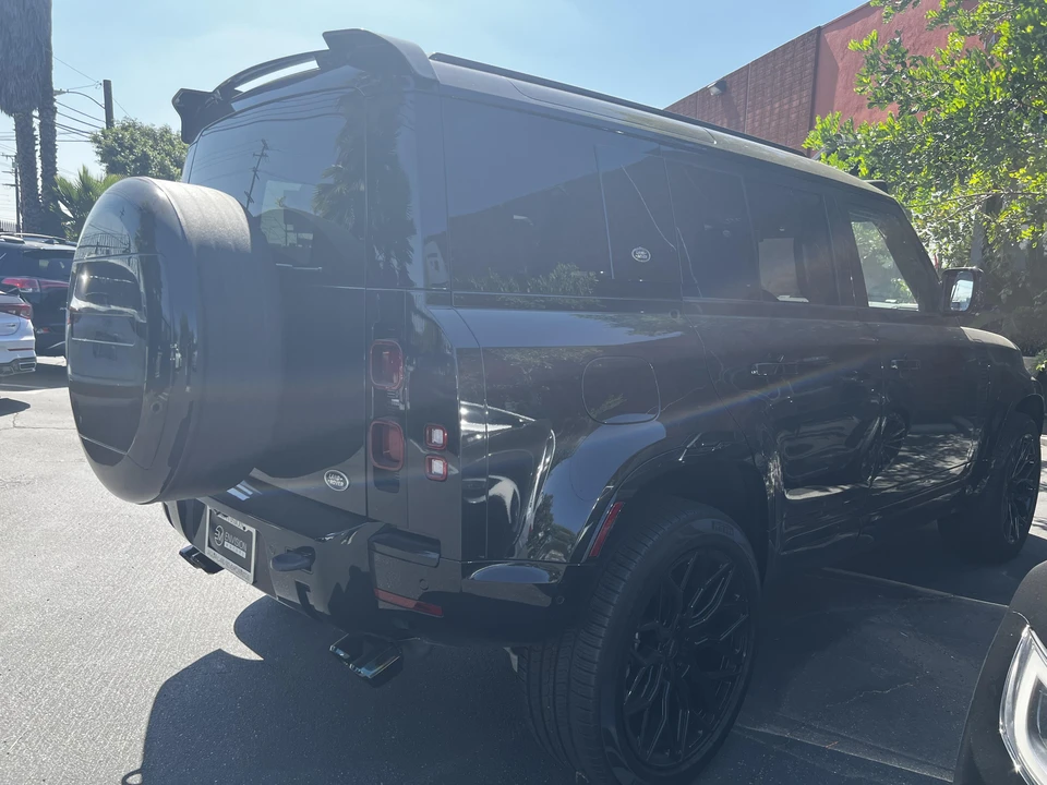 2022 Land Rover Defender L663 - Image 14 of 31