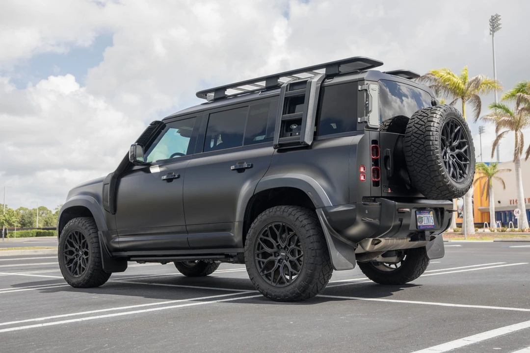 2022 Land Rover Defender L663 - Image 10 of 31